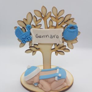 albero.bebe10 - Bomboniera a forma di bebè su albero della vita (azzurro)