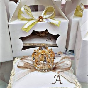 Corona con swarovski su cuscino ricamato con iniziali
